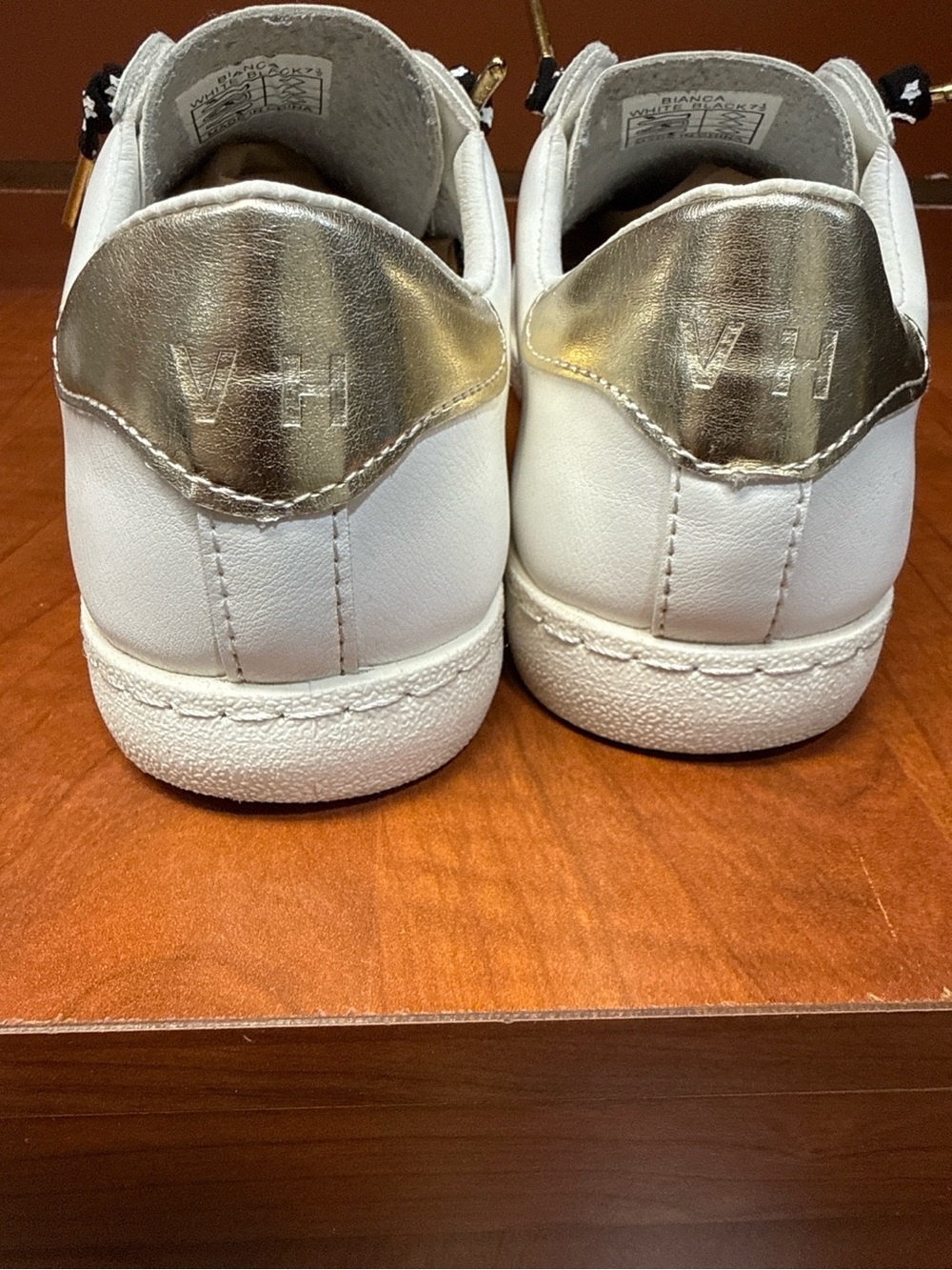 Vintage Havana Black Star Sneakers White Gold Women’s 7.5 Trendy Casual Shoes - Picture 6 of 8